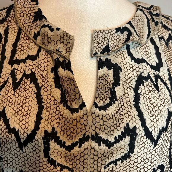 Cabi snakeskin animal print blouse size M - Picture 5 of 13